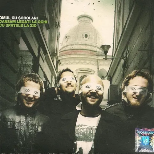 Dansăm Legați La Ochi Cu Spatele La Zid